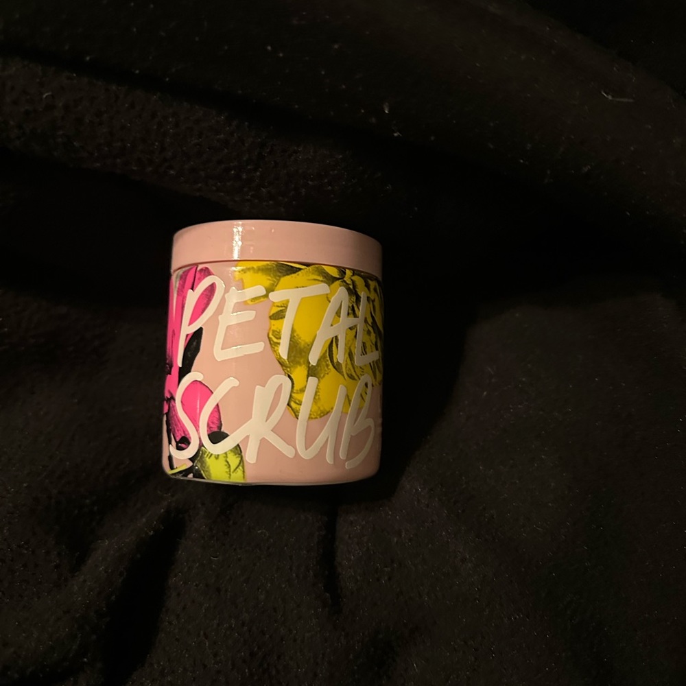 Victoria’s Secret bathroom scrub